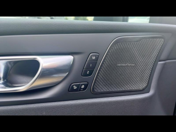 ddf-core-media-kbOJfe2025177_10.jpg Photo 10 du bon plan VOLVO XC60 T6 Hybride Rechargeable 253 + 145ch Ultra Style Dark Geartronic 8 AWD occasion à 56990 €