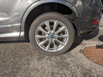 ddf-core-media-vOuvKZ173227_9.jpg Photo 9 du bon plan FORD Kuga 1.5 Flexifuel-E85 150ch Stop&Start Vignale 4x2 BVA Euro6.2 occasion à 18290 €