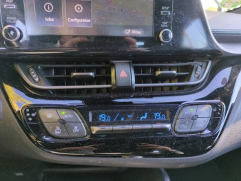 Photo 10 du bon plan TOYOTA C-HR 122h Dynamic Business 2WD E-CVT MC19 occasion à 19000 €