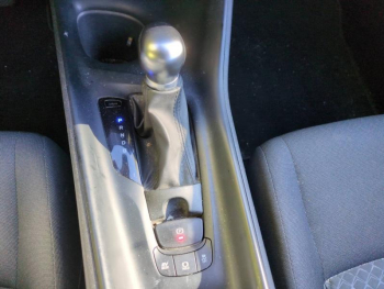 Photo 11 du bon plan TOYOTA C-HR 122h Dynamic Business 2WD E-CVT MC19 occasion à 19000 €