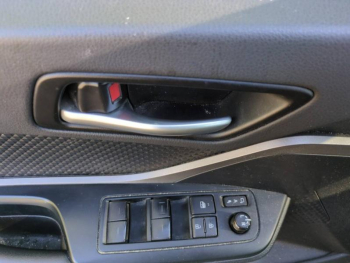 Photo 14 du bon plan TOYOTA C-HR 122h Dynamic Business 2WD E-CVT MC19 occasion à 19000 €