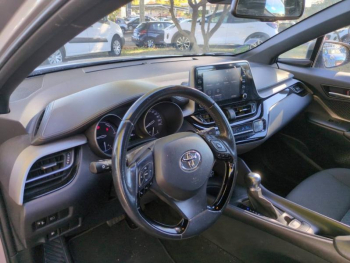 Photo 15 du bon plan TOYOTA C-HR 122h Dynamic Business 2WD E-CVT MC19 occasion à 19000 €