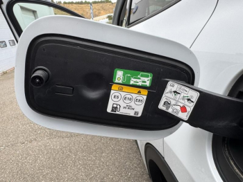 Photo 20 du bon plan FORD Kuga 2.5 Duratec 180ch Hybrid FlexiFuel Titanium Powershift occasion à 29600 €