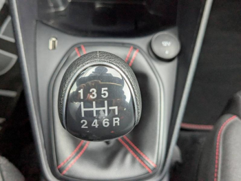 Photo 19 du bon plan FORD Fiesta 1.0 Flexifuel 95ch ST-Line 5p occasion à 15490 €