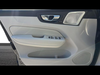 Photo 19 du bon plan VOLVO XC60 T6 Hybride Rechargeable 253 + 145ch Utra Style Chrome Geartronic 8 AWD occasion à 69200 €
