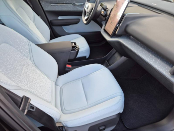 Photo 20 du bon plan VOLVO EX30 Single Extended Range 272ch Ultra occasion à 42490 €