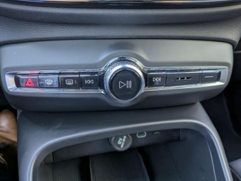 Photo 30 du bon plan VOLVO XC40 Recharge 231ch Plus EDT occasion à 31900 €