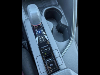 Photo 14 du bon plan TOYOTA C-HR 2.0 Hybride 200ch Design NG23 occasion à 29490 €