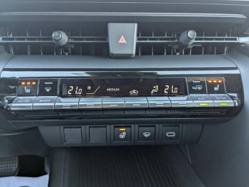 Photo 16 du bon plan TOYOTA C-HR 2.0 Hybride 200ch Design NG23 occasion à 29490 €