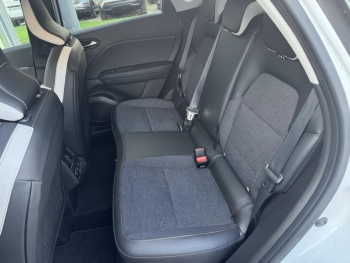 Photo 9 du bon plan RENAULT Captur 1.6 E-Tech hybride 145ch Techno Fast Track occasion à 20290 €