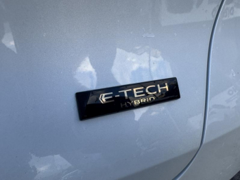 Photo 15 du bon plan RENAULT Captur 1.6 E-Tech hybride 145ch Techno Fast Track occasion à 20290 €