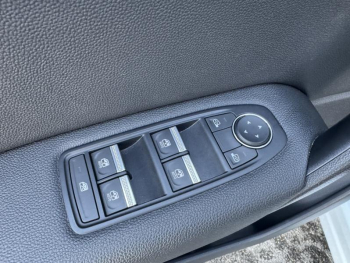 Photo 27 du bon plan RENAULT Captur 1.6 E-Tech hybride 145ch Techno Fast Track occasion à 20290 €