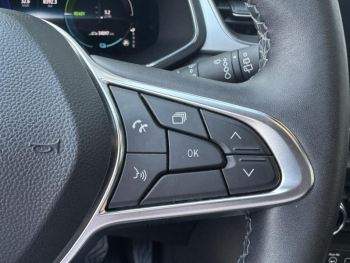 Photo 31 du bon plan RENAULT Captur 1.6 E-Tech hybride 145ch Techno Fast Track occasion à 20290 €