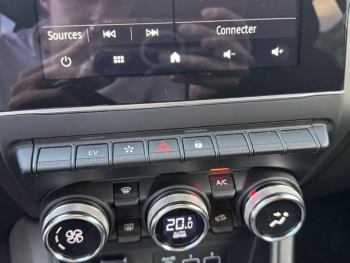 Photo 38 du bon plan RENAULT Captur 1.6 E-Tech hybride 145ch Techno Fast Track occasion à 20290 €