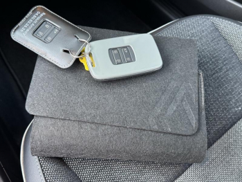 Photo 46 du bon plan RENAULT Captur 1.6 E-Tech hybride 145ch Techno Fast Track occasion à 20290 €