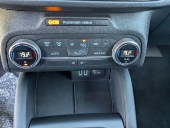 Photo 17 du bon plan FORD Focus 2.0 EcoBlue 150ch ST-Line X occasion à 20990 €