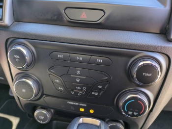 Photo 13 du bon plan FORD Ranger VUL 2.0 EcoBlue 170ch Stop&Start Super Cab XLT 4x4 BVA6 occasion à 27990 €