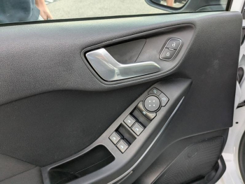 Photo 9 du bon plan FORD Fiesta 1.0 Flexifuel 95ch Active X 5p occasion à 17400 €