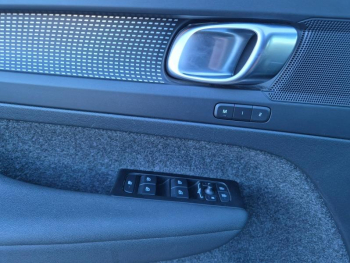 Photo 18 du bon plan VOLVO XC40 T5 Recharge 180 + 82ch R-Design DCT 7 occasion à 33490 €