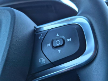 Photo 33 du bon plan VOLVO XC40 T5 Recharge 180 + 82ch R-Design DCT 7 occasion à 33490 €