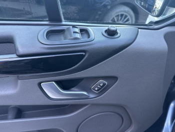 Photo 15 du bon plan FORD Transit Custom Fg VUL 320 L1H1 2.0 EcoBlue 170 S&S Sport BVA6 occasion à 33990 €