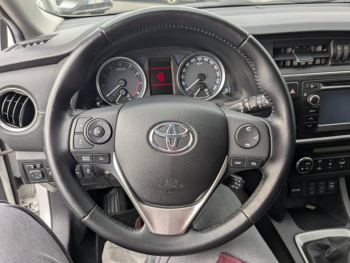Photo 5 du bon plan TOYOTA Auris 100 VVT-i Dynamic occasion à 11995 €