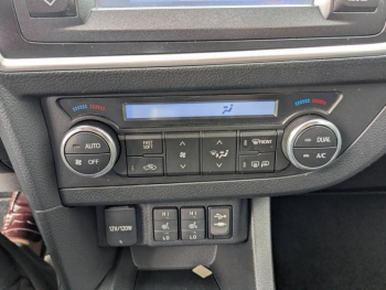 Photo 10 du bon plan TOYOTA Auris 100 VVT-i Dynamic occasion à 11995 €