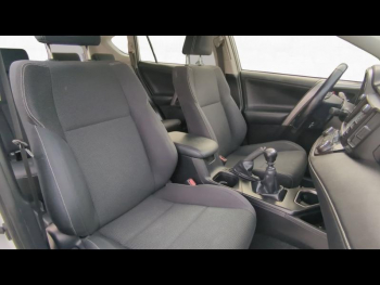 Photo 15 du bon plan TOYOTA RAV4 143 D-4D Dynamic 2WD occasion à 13390 €