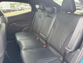 Photo 10 du bon plan FORD Mustang Mach-E 351ch Extended Range 99kWh AWD 9cv occasion à 28990 €