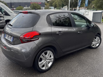 Photo 4 du bon plan PEUGEOT 208 1.2 PureTech 82ch E6.c Signature 5p DISTRIBUTION FAITE EN OCT2025 CHEZ PEUGEOT occasion à 9490 €