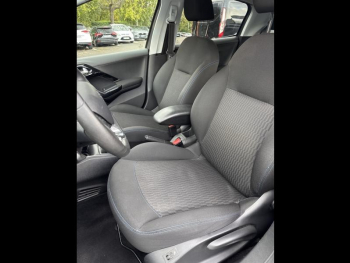 Photo 8 du bon plan PEUGEOT 208 1.2 PureTech 82ch E6.c Signature 5p DISTRIBUTION FAITE EN OCT2025 CHEZ PEUGEOT occasion à 9490 €