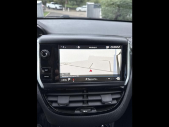 Photo 12 du bon plan PEUGEOT 208 1.2 PureTech 82ch E6.c Signature 5p DISTRIBUTION FAITE EN OCT2025 CHEZ PEUGEOT occasion à 9490 €