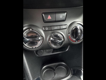 Photo 14 du bon plan PEUGEOT 208 1.2 PureTech 82ch E6.c Signature 5p DISTRIBUTION FAITE EN OCT2025 CHEZ PEUGEOT occasion à 9490 €