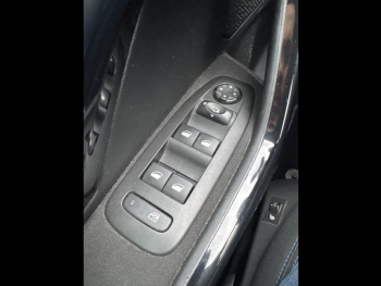 Photo 17 du bon plan PEUGEOT 208 1.2 PureTech 82ch E6.c Signature 5p DISTRIBUTION FAITE EN OCT2025 CHEZ PEUGEOT occasion à 9490 €