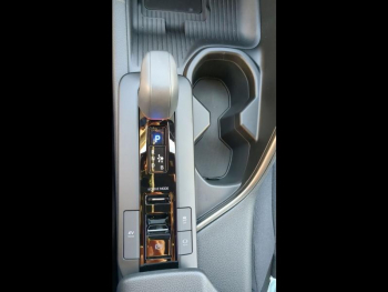 Photo 28 du bon plan TOYOTA C-HR 1.8 Hybride 140ch Design MY25 occasion à 33490 €