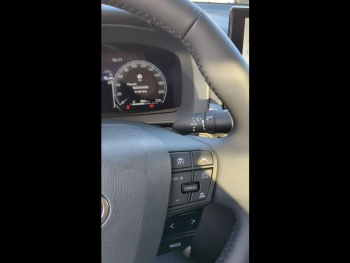 Photo 35 du bon plan TOYOTA C-HR 1.8 Hybride 140ch Design MY25 occasion à 33490 €