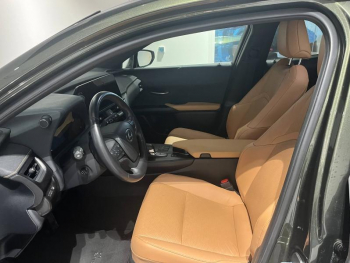 Photo 2 du bon plan LEXUS UX 300h Luxe 2WD Toit Ouvrant occasion à 34990 €