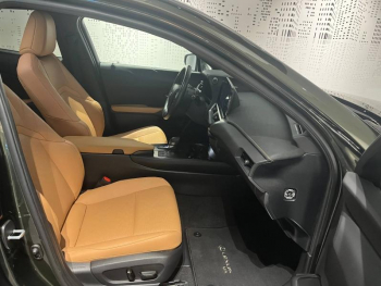 Photo 11 du bon plan LEXUS UX 300h Luxe 2WD Toit Ouvrant occasion à 34990 €