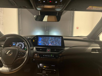 Photo 14 du bon plan LEXUS UX 300h Luxe 2WD Toit Ouvrant occasion à 34990 €