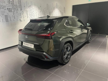 Photo 17 du bon plan LEXUS UX 300h Luxe 2WD Toit Ouvrant occasion à 34990 €