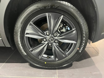 Photo 19 du bon plan LEXUS UX 300h Luxe 2WD Toit Ouvrant occasion à 34990 €