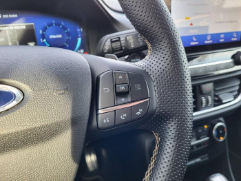 Photo 26 du bon plan FORD Puma 1.0 EcoBoost 155ch S&S mHEV ST-Line X Gold Edition Powershift occasion à 23490 €