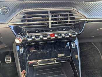 Photo 18 du bon plan PEUGEOT 2008 1.2 PureTech 130ch S&S GT occasion à 15900 €