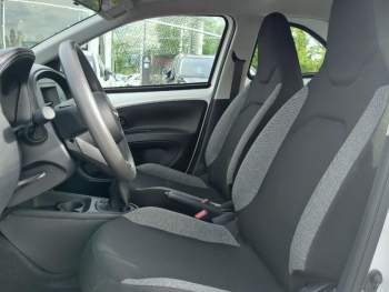 Photo 3 du bon plan TOYOTA Aygo X 1.0 VVT-i 72ch Active occasion à 11990 €