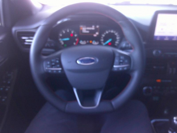 Photo 2 du bon plan FORD Focus 1.0 EcoBoost 125ch ST-Line occasion à 16591 €
