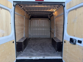 Photo 4 du bon plan PEUGEOT Boxer Fg VUL 333 L2H2 2.2 BlueHDi S&S 140ch Asphalt occasion à 22590 €