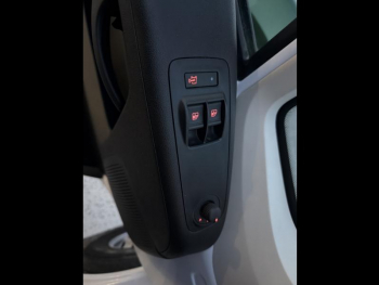 Photo 13 du bon plan PEUGEOT Boxer Fg VUL 333 L2H2 2.2 BlueHDi S&S 140ch Asphalt occasion à 22590 €