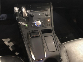 Photo 17 du bon plan LEXUS CT 200h Luxe MY19 Euro6d-T occasion à 17980 €