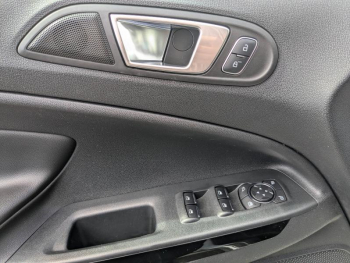 Photo 4 du bon plan FORD EcoSport 1.0 EcoBoost 100ch Titanium Euro6.2 occasion à 12945 €