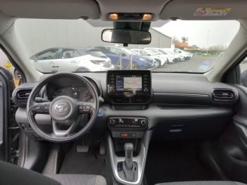 Photo 9 du bon plan TOYOTA Yaris 116h Dynamic Business 5p + Programme Beyond Zero Academy MY22 occasion à 17990 €